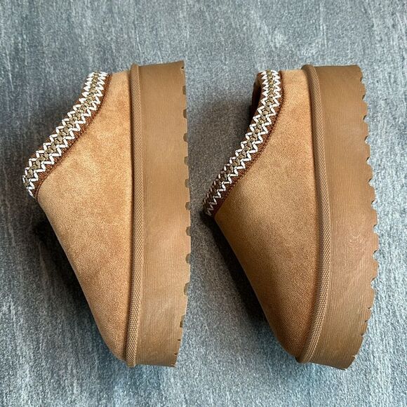 NEW Platform Slip On Clog Slippers Sherpa Faux Fur Lining Camel Brown Size 7 - Picture 3 of 13